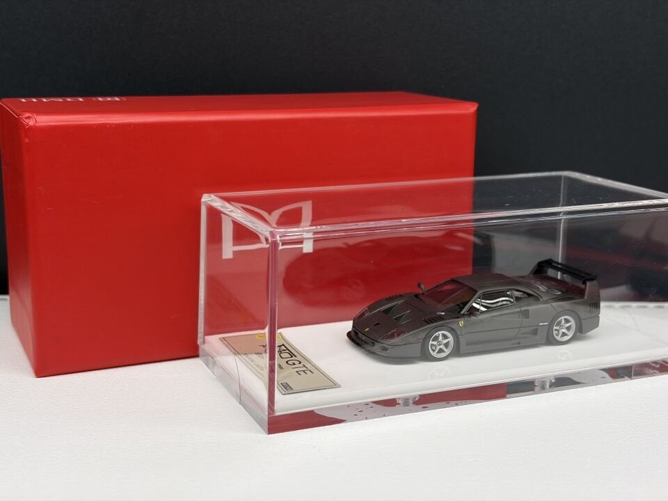 DMH FERRARI F40 GTE FERROUS GRAY 1:64