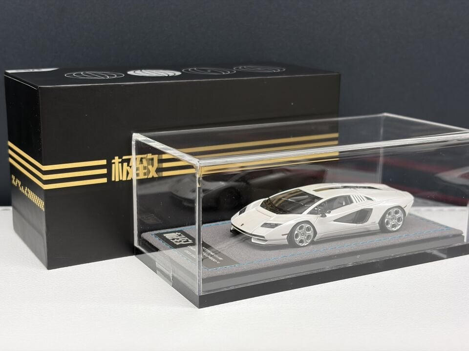 EXTREME CLUB LAMBORGHINI COUNTACH LP1800-4 PEARL WHITE 1:64