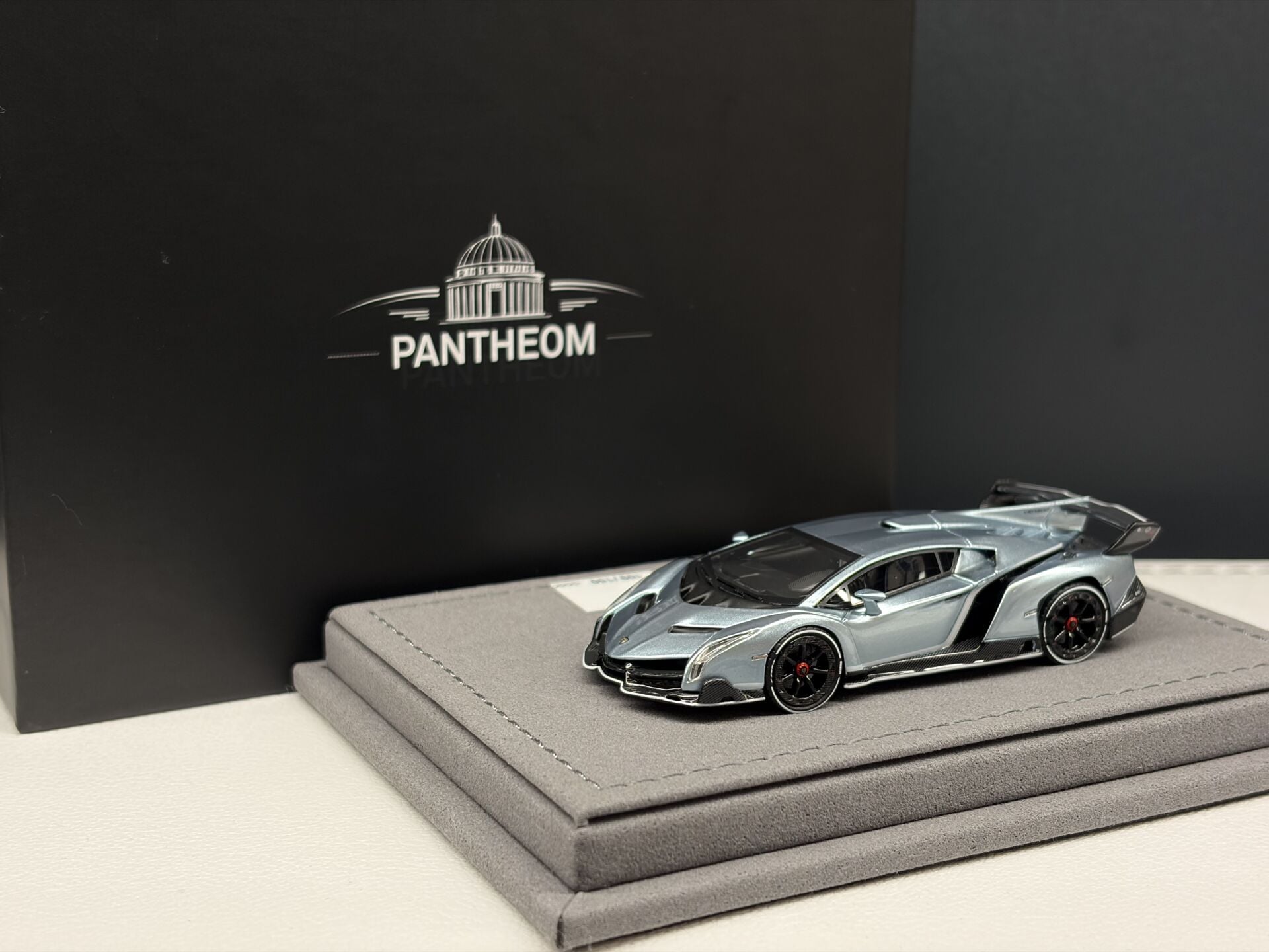PANTHEOM MODEL LAMBORGHINI VENENO ICE BLUE 1:64