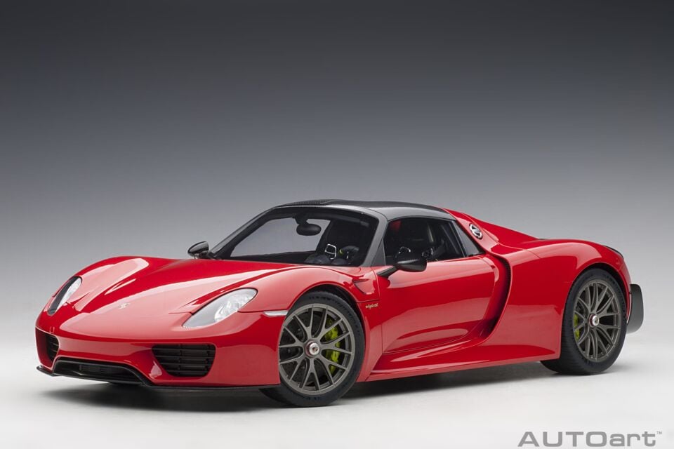 1:12 Autoart  Porsche 918 Spyder Weissach Package (Guards Red)