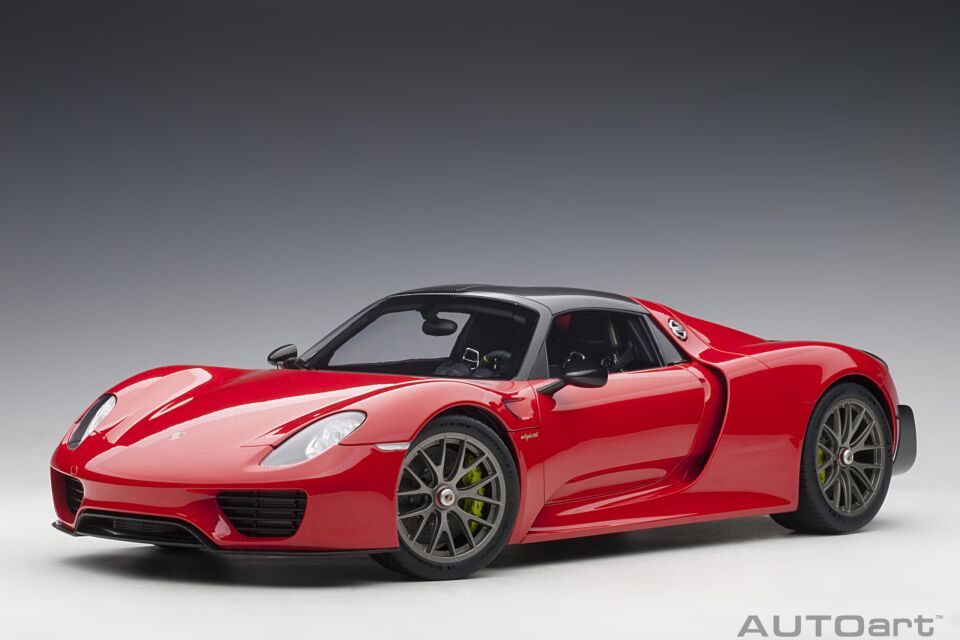 1:12 Autoart  Porsche 918 Spyder Weissach Package (Guards Red)