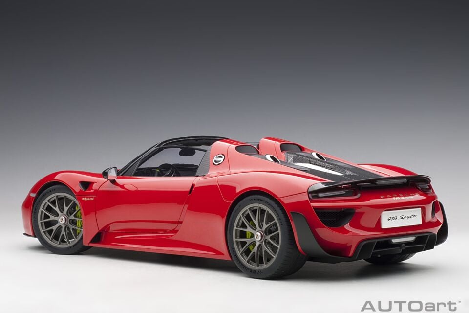 1:12 Autoart  Porsche 918 Spyder Weissach Package (Guards Red)