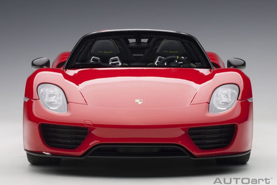 1:12 Autoart  Porsche 918 Spyder Weissach Package (Guards Red)