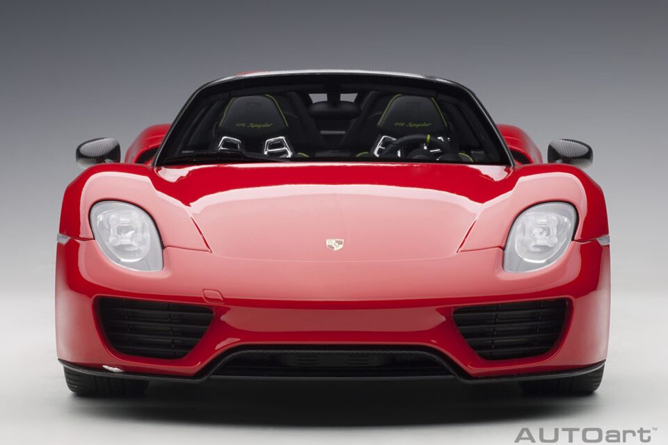 1:12 Autoart  Porsche 918 Spyder Weissach Package (Guards Red)