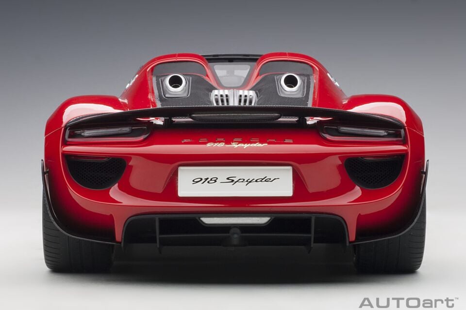 1:12 Autoart  Porsche 918 Spyder Weissach Package (Guards Red)