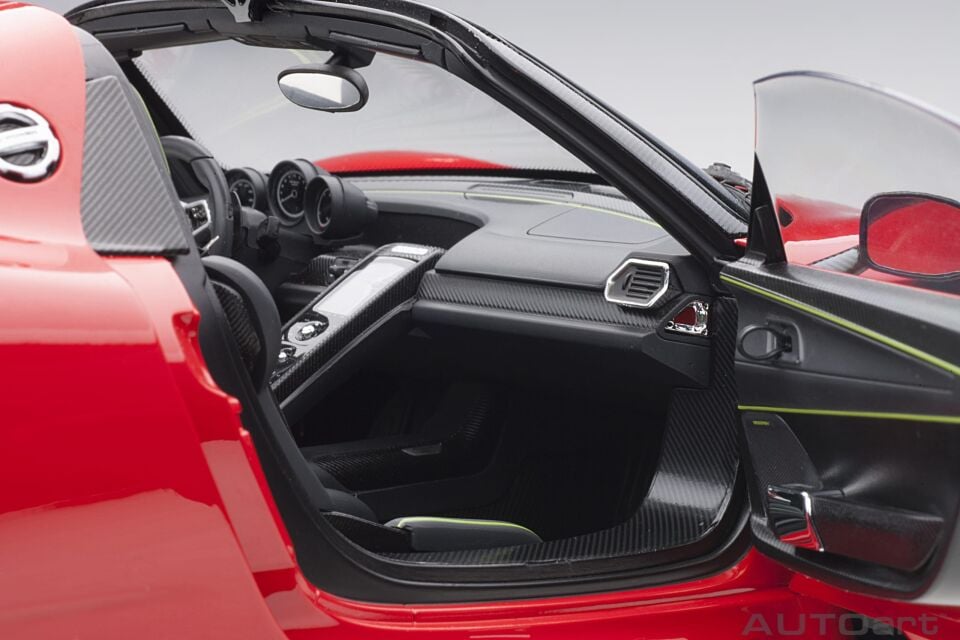 1:12 Autoart  Porsche 918 Spyder Weissach Package (Guards Red)