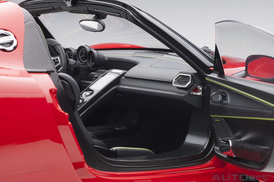 1:12 Autoart  Porsche 918 Spyder Weissach Package (Guards Red)