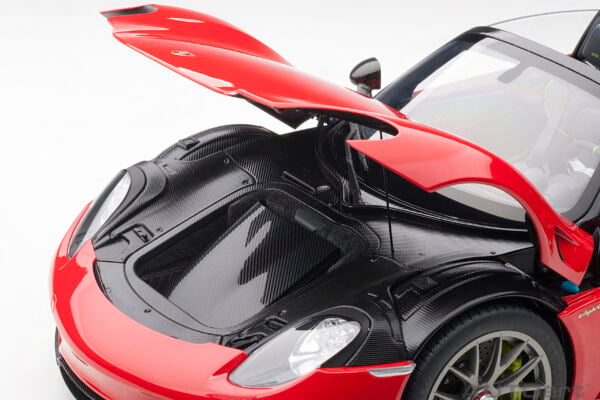 1:12 Autoart  Porsche 918 Spyder Weissach Package (Guards Red)