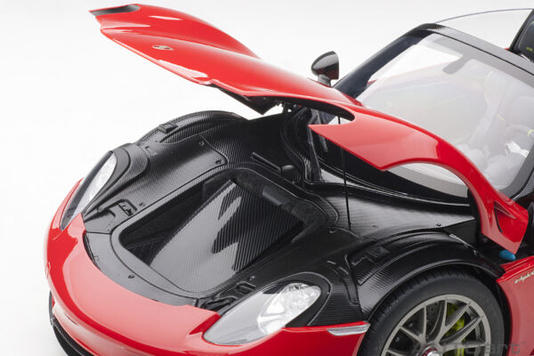 1:12 Autoart  Porsche 918 Spyder Weissach Package (Guards Red)