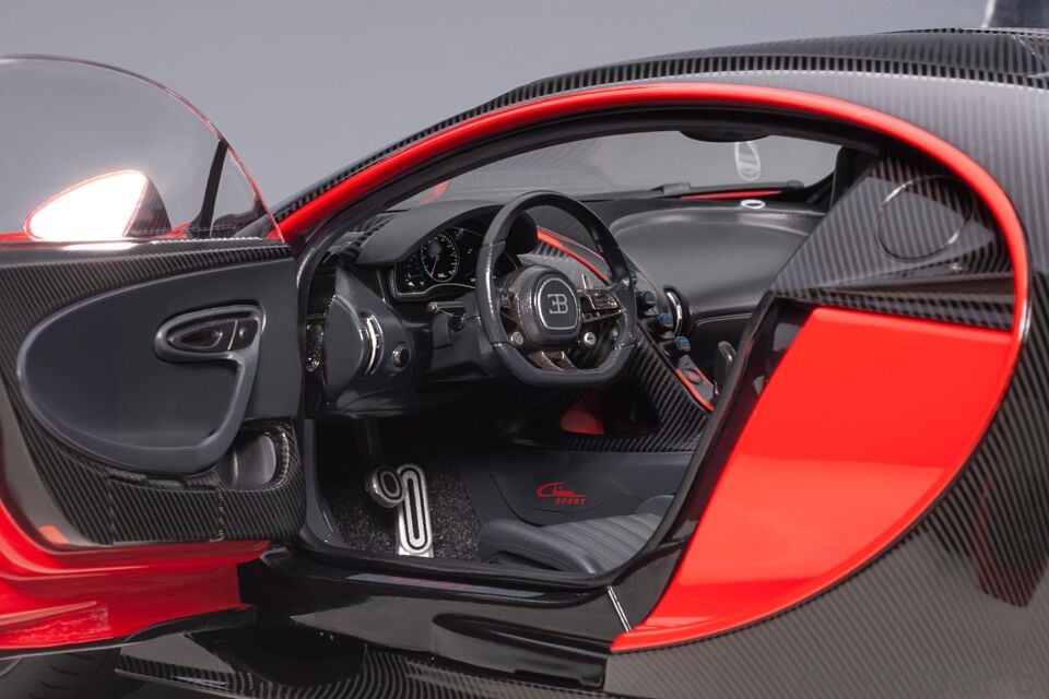 1:18 Autoart  Bugatti Chiron Sport (Italian Red/Carbon)