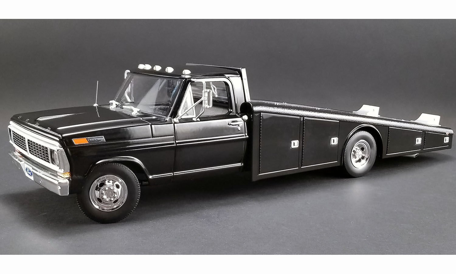 ACME 1970 F350 FORD RAMP TRUCK 1:18