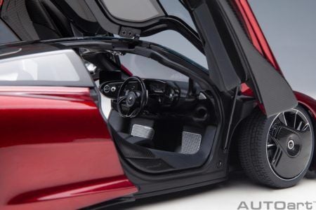 1:18 Autoart  McLaren Speedtail (Volcano Red)