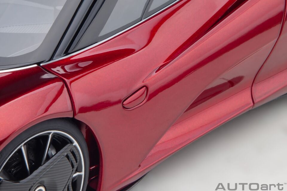 1:18 Autoart  McLaren Speedtail (Volcano Red)