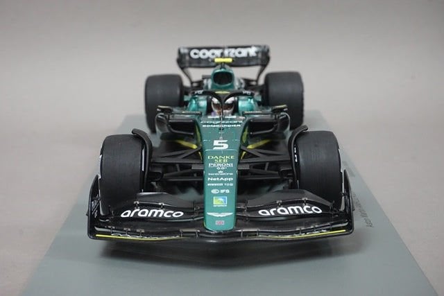 SPARK ASTON MARTIN SEBASTIAN VETTEL AMR22 1:18 (18S775)