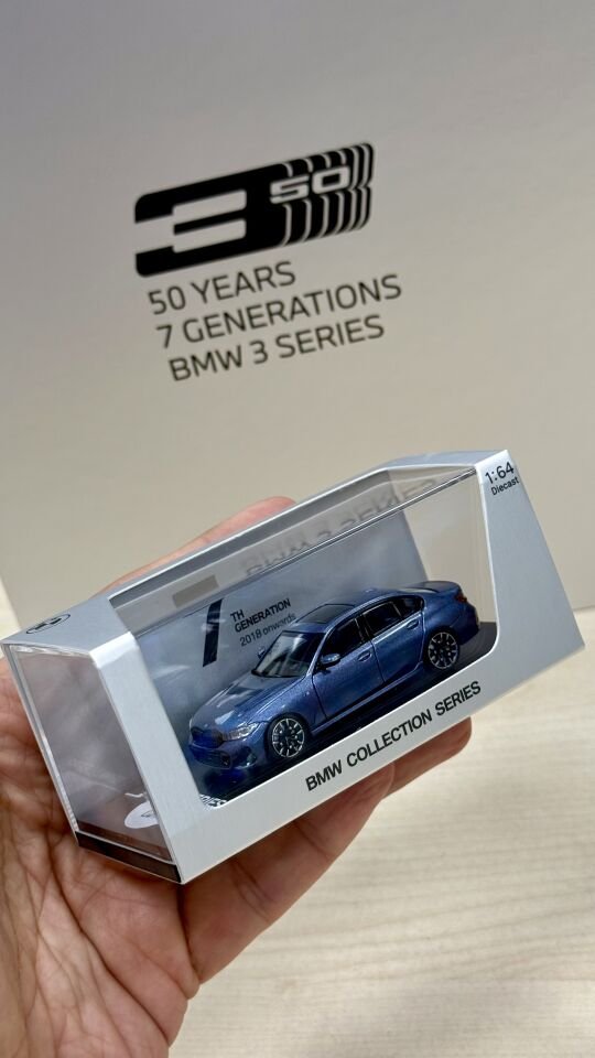 BMW Collector Edition ''50 Years BMW 3 Series'' including 7 Models – Scale 1:64