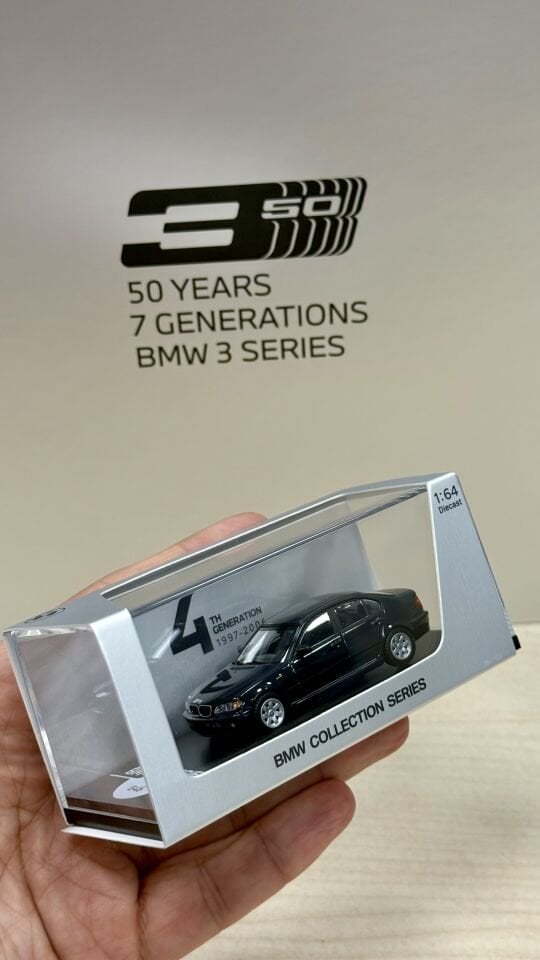 BMW Collector Edition ''50 Years BMW 3 Series'' including 7 Models – Scale 1:64