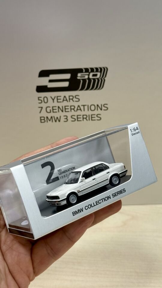 BMW Collector Edition ''50 Years BMW 3 Series'' including 7 Models – Scale 1:64