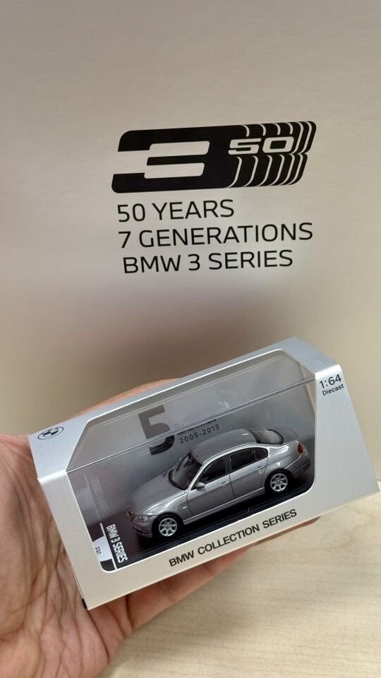 BMW Collector Edition ''50 Years BMW 3 Series'' including 7 Models – Scale 1:64