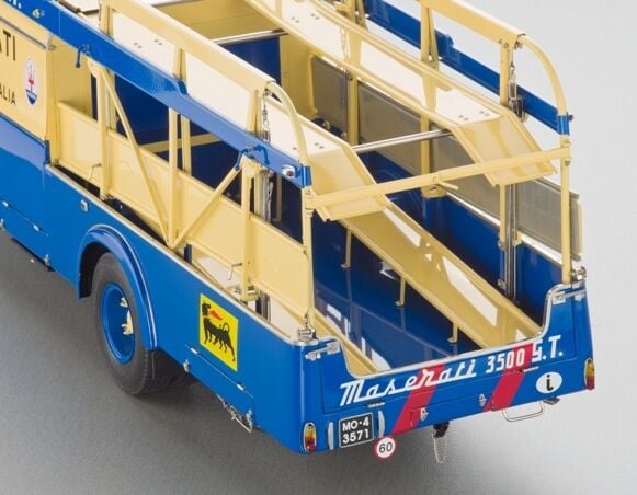 Fiat 642 RN2 Bartoletti Maserati Race Car Transporter 1957 blue / yellow 1:18 CMR
