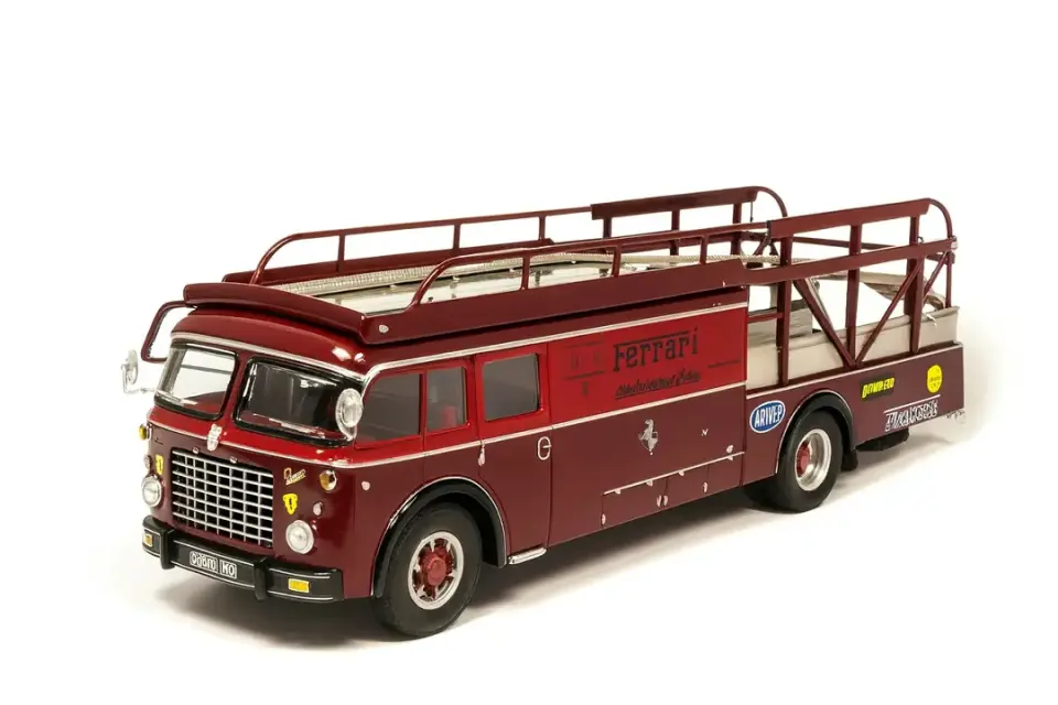 1:18 CMR 1957 Fiat 642 RN2 Bartoletti Ferrari Racetransporter