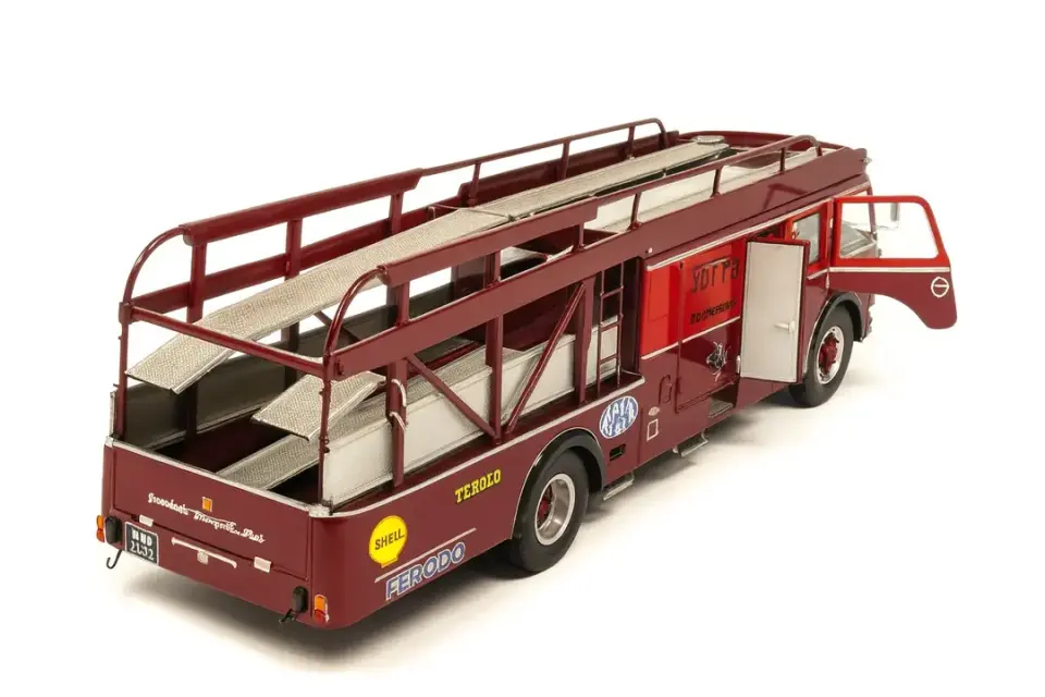 1:18 CMR 1957 Fiat 642 RN2 Bartoletti Ferrari Racetransporter