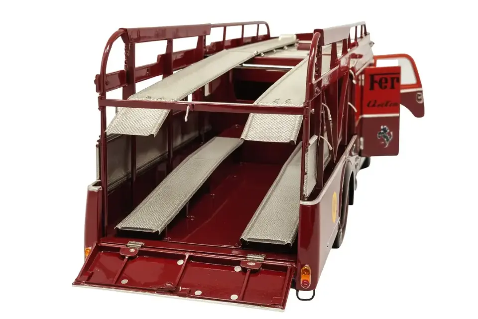 1:18 CMR 1957 Fiat 642 RN2 Bartoletti Ferrari Racetransporter
