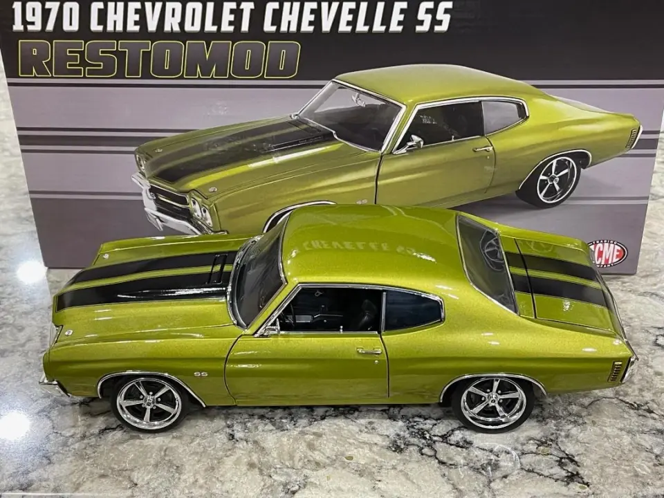 1/18 ACME 1970 Chevrolet Chevelle SS Restomod Hard Top (Citrus Green with Black Stripes Diecast Car Model