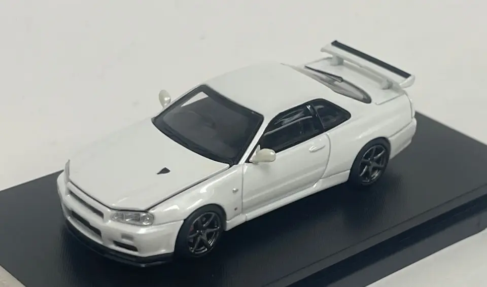 MOTORHELIX NISSAN SKYLINE GT-R R34 V SPEC II 1:64