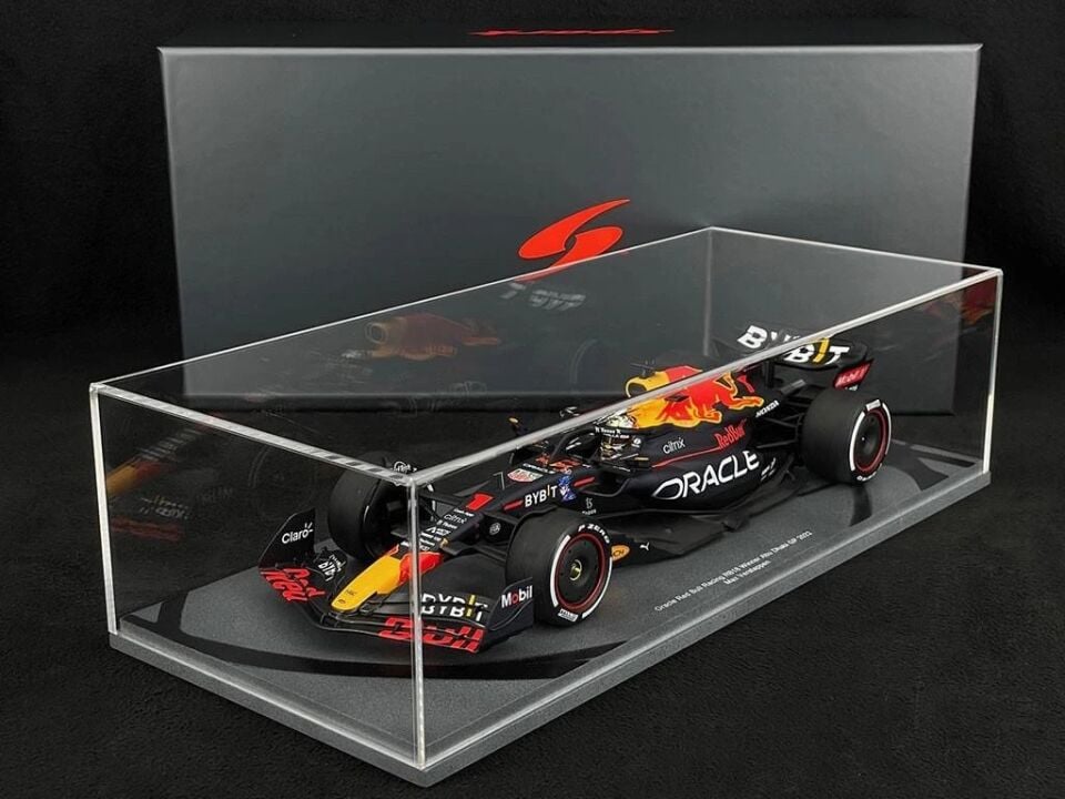 SPARK 1/18 - RED BULL RB18 - Winner Abu Dhabi GP 2022