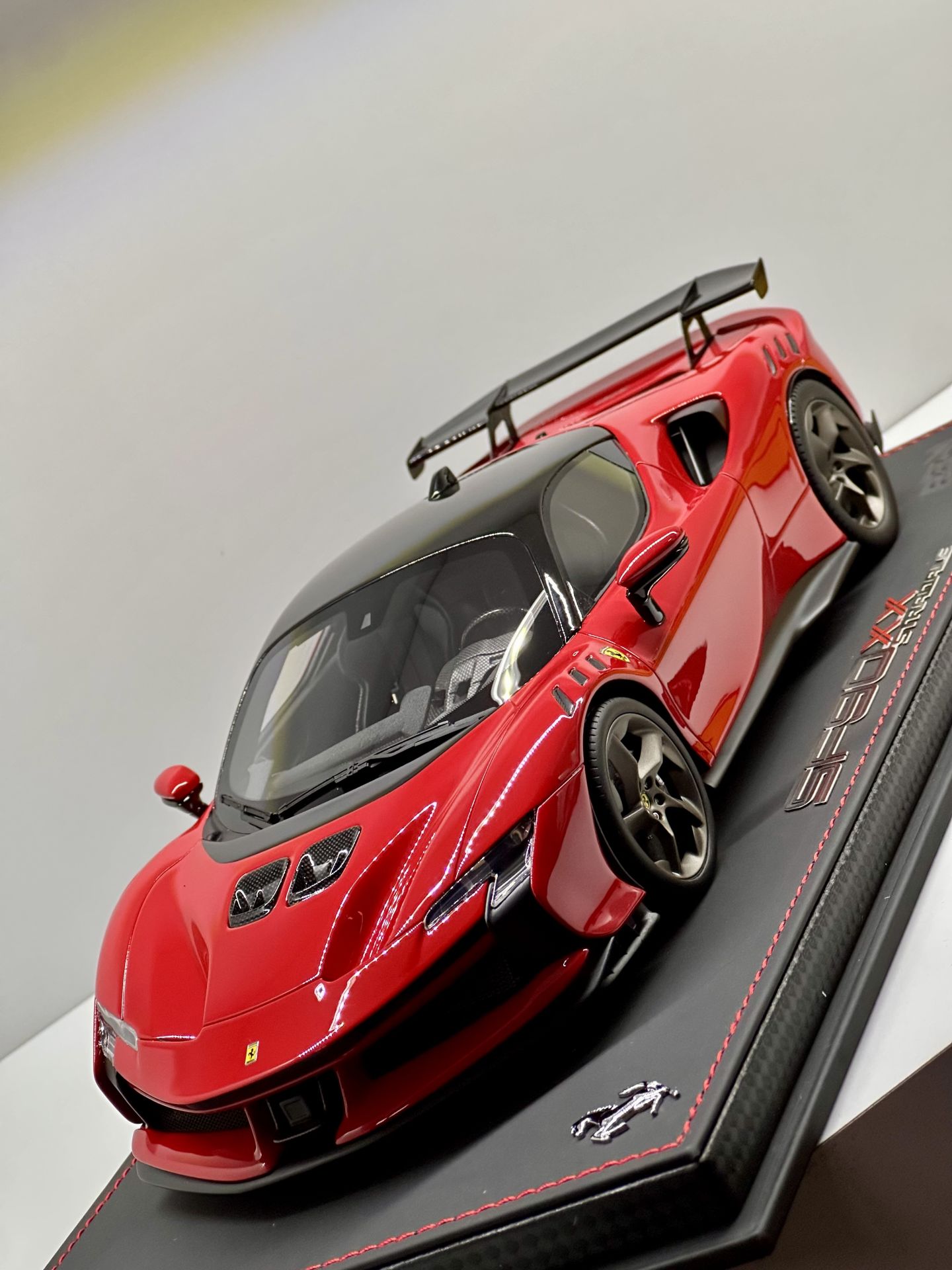 BBR 1:18  FERRARİ SF90 XX Stradale Rosso Corsa 322