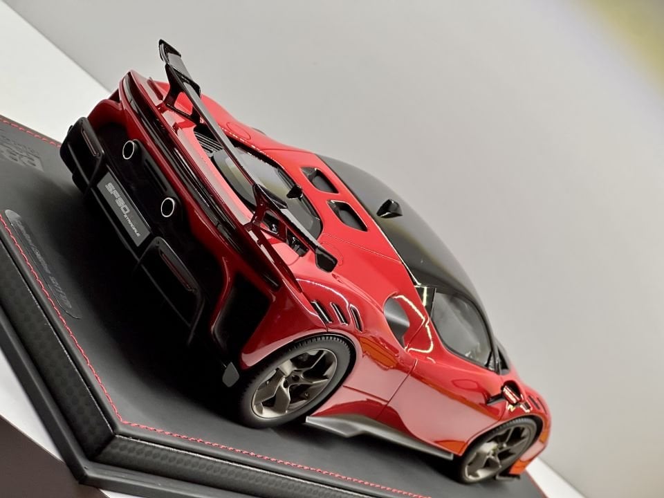 BBR 1:18  FERRARİ SF90 XX Stradale Rosso Corsa 322