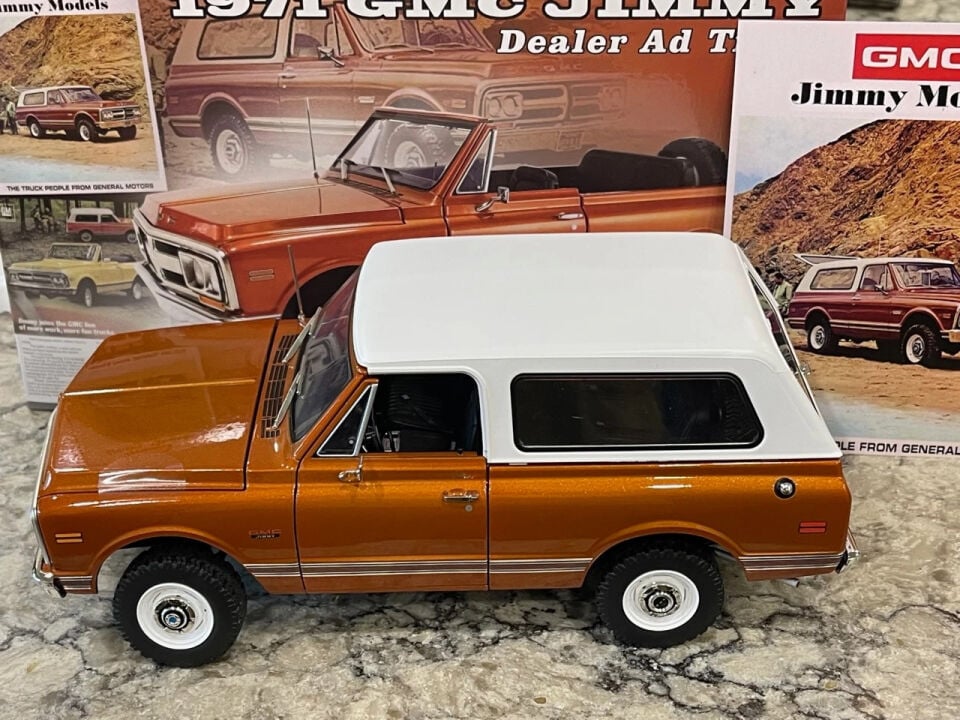 ACME 1/18 - GMC Jimmy Dealer AD Truck - 1971