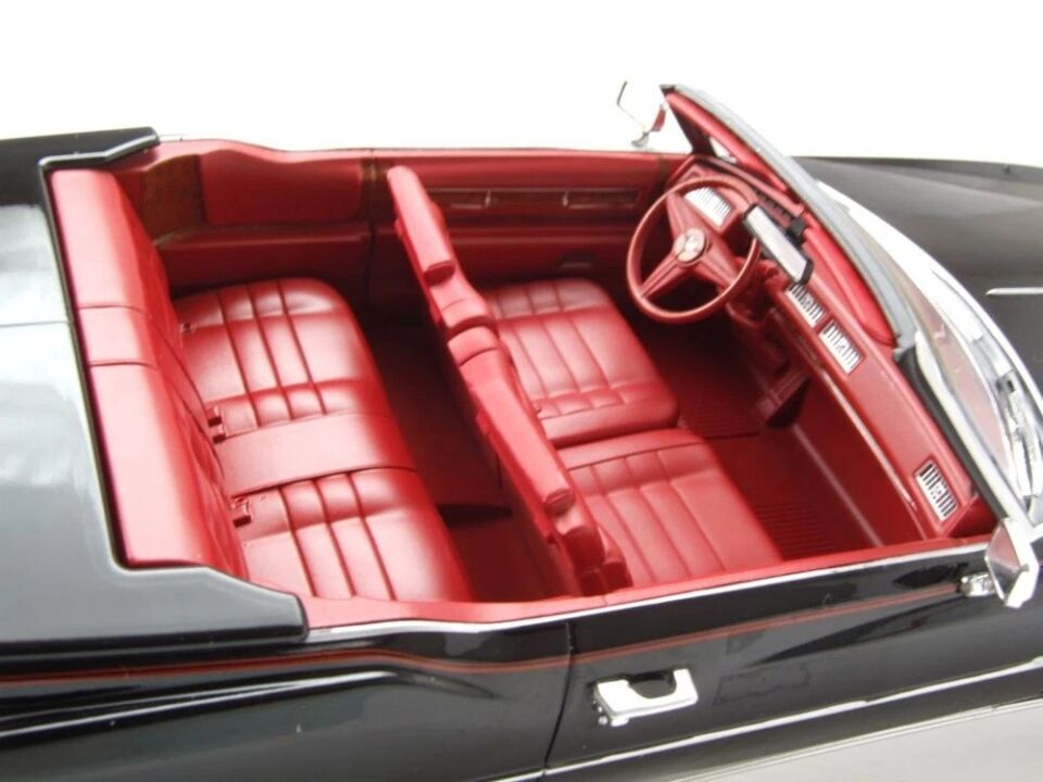 1:18 MCG 1976 Cadillac Eldorado Convertible
