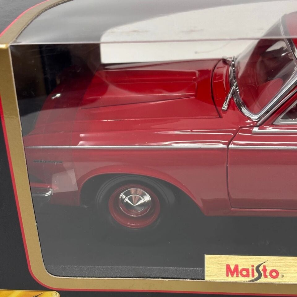 Maisto 1/18 Special Edition 1963Dodge 330