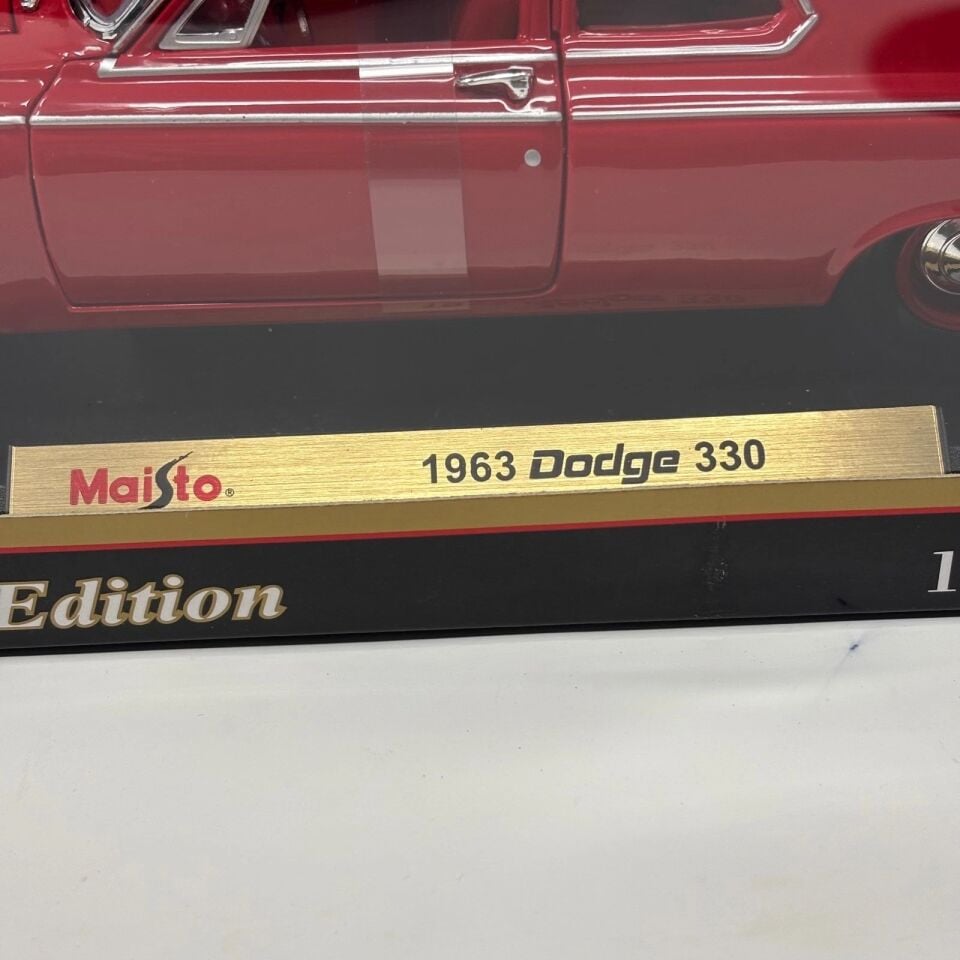 Maisto 1/18 Special Edition 1963Dodge 330