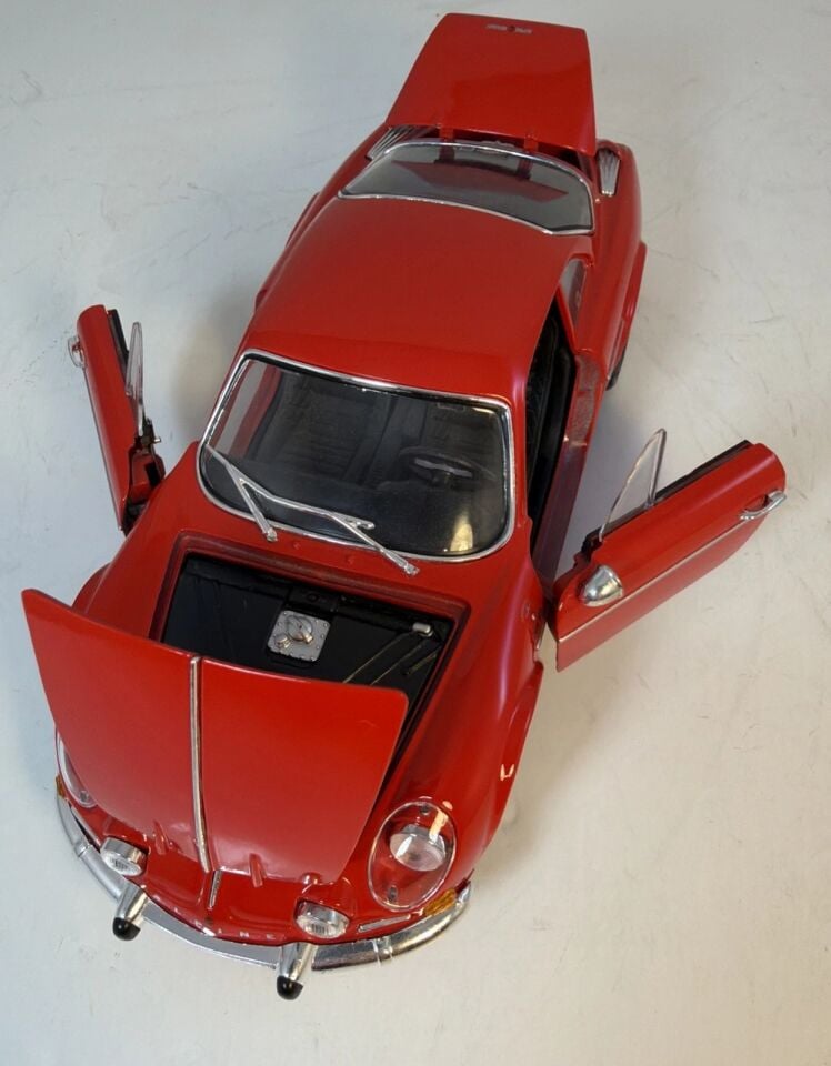 Maisto Special Edition Red 1971 Alpine Renault 1600S - 1:18