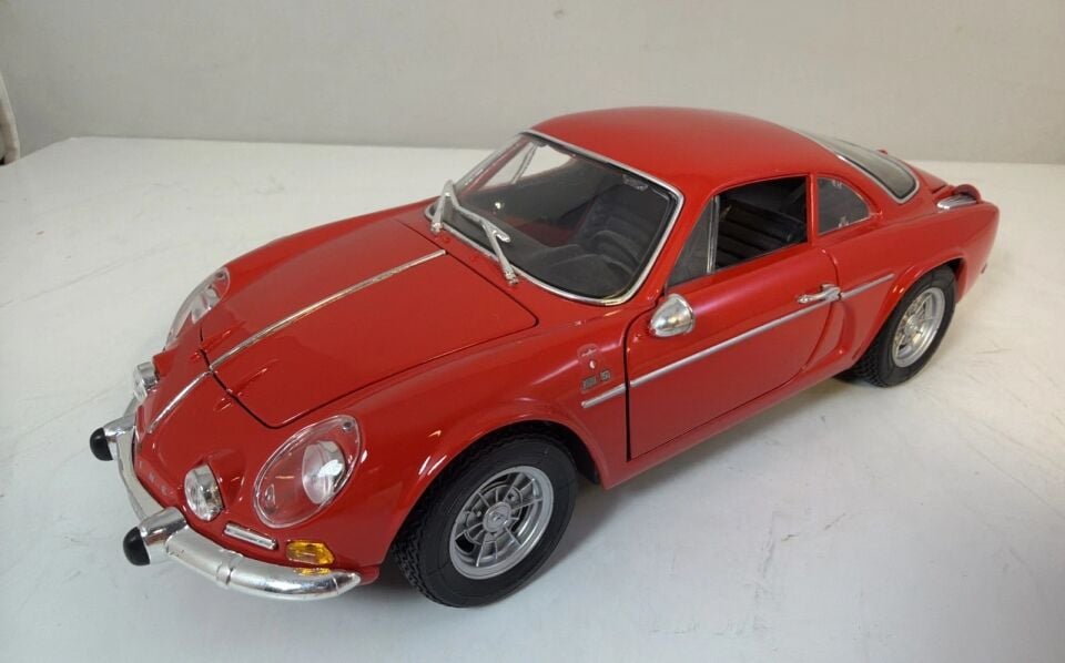 Maisto Special Edition Red 1971 Alpine Renault 1600S - 1:18