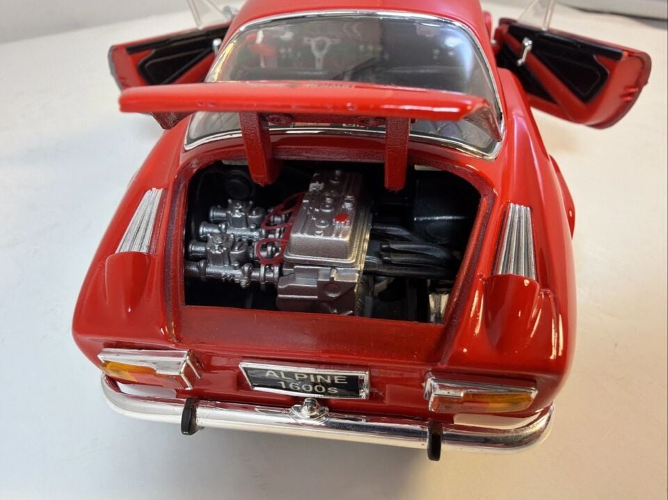 Maisto Special Edition Red 1971 Alpine Renault 1600S - 1:18