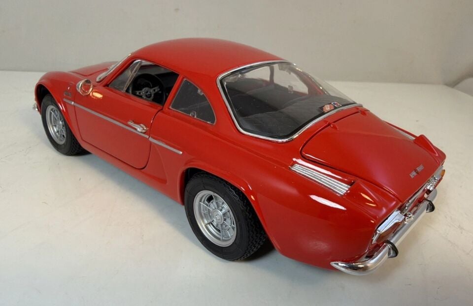 Maisto Special Edition Red 1971 Alpine Renault 1600S - 1:18