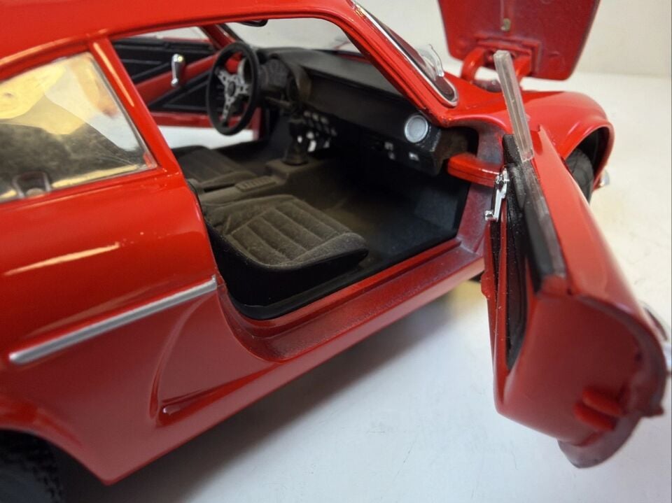 Maisto Special Edition Red 1971 Alpine Renault 1600S - 1:18