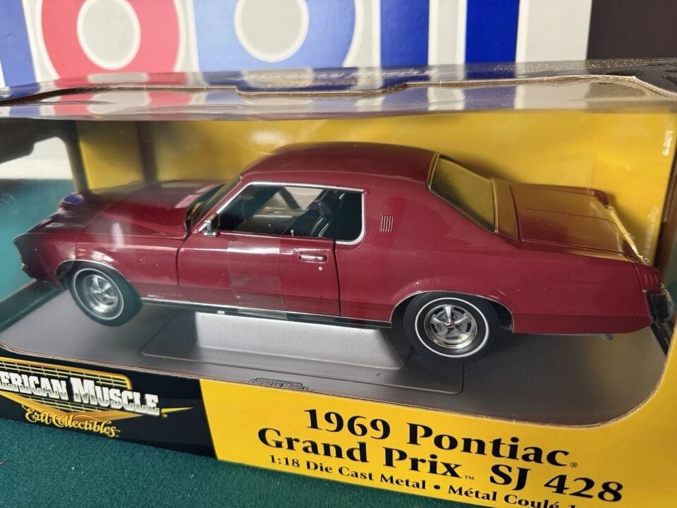 ERTL American Muscle 1969 Pontiac Grand Prix SJ 428 1:18