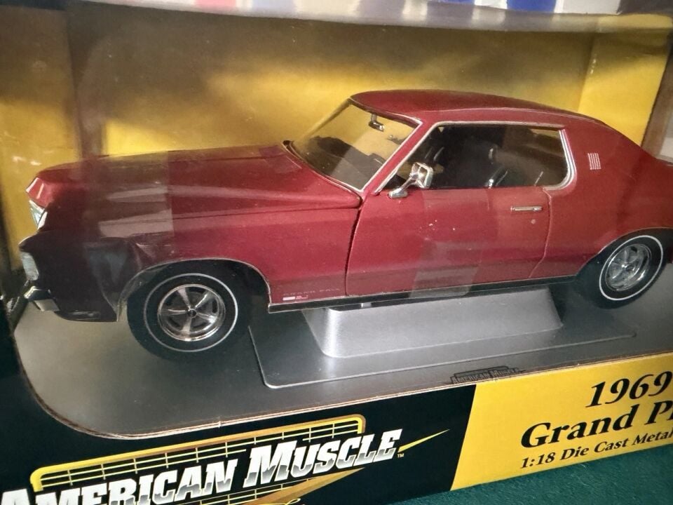 ERTL American Muscle 1969 Pontiac Grand Prix SJ 428 1:18