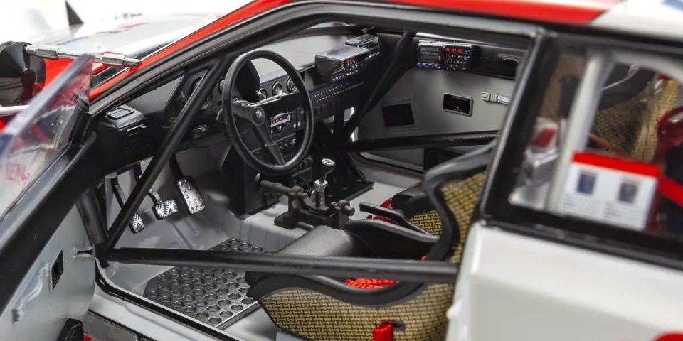 KYOSHO TOYOTA CELICA GT-FOUR 1990 SAFARI #3 1:18 (08961A)