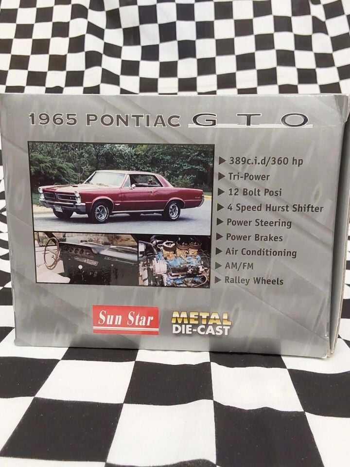 Sun Star 1/18 1965 Pontiac GTO 389 3x2 Tri-Power 4-Speed in Montero Red
