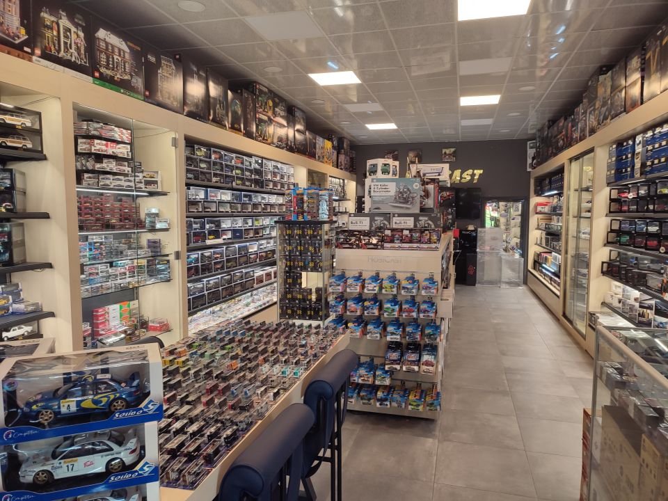 KYOSHO LANCIA DELTA HF INTEGRALE EVOLUZİONE TEST CAR (08348G) 1:18