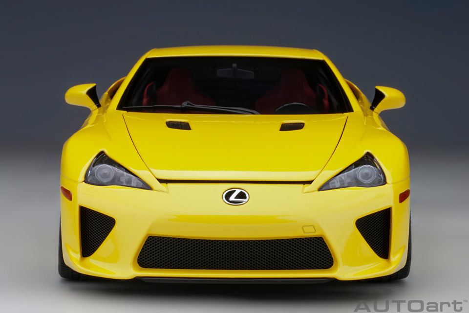 AUTOART LEXUS LFA (PEARL YELLOW) 78854 1:18