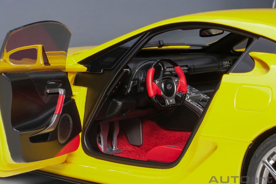 AUTOART LEXUS LFA (PEARL YELLOW) 78854 1:18