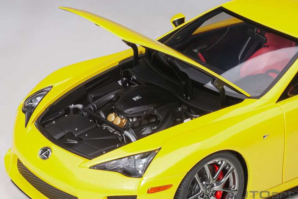 AUTOART LEXUS LFA (PEARL YELLOW) 78854 1:18