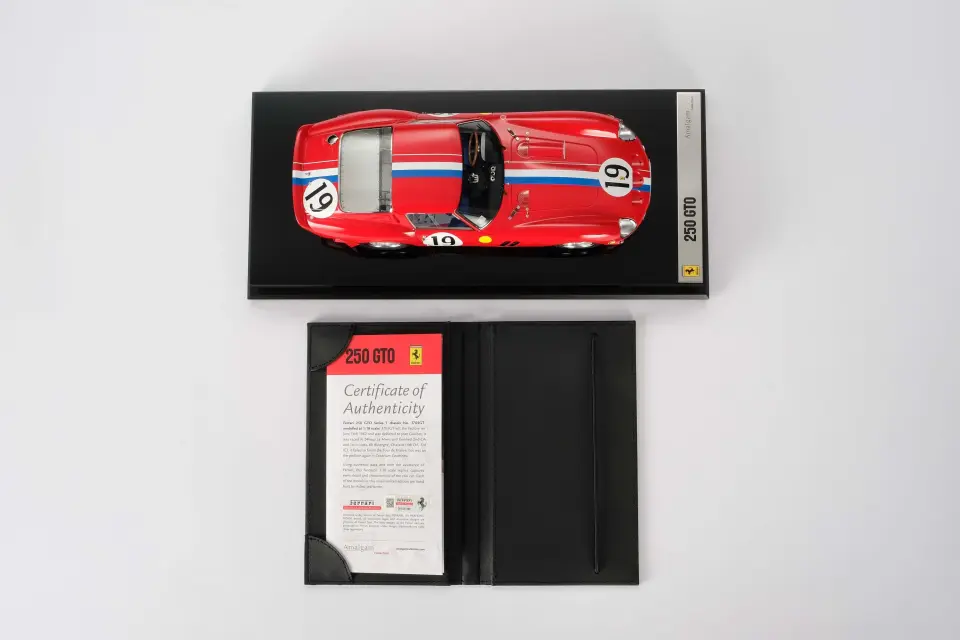 1:18 Amalgam M5903 Ferrari 250 GTO 24 Hours of Le Mans 1962 GT Class Winner #19 driven by Pierre Noblet/Jean Guichet 1:18