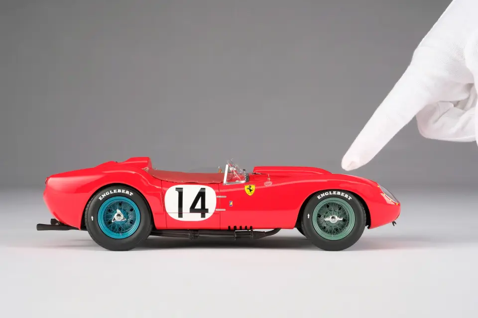 1:18 M5908 Ferrari 250 TR Winner 12 Hours of Sebring 1958 #14 Driven by Phil